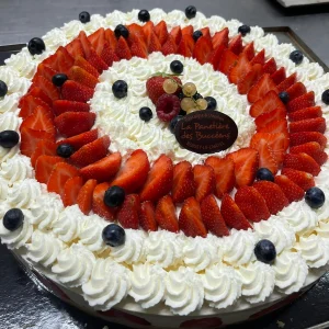 grand gateau fraises chantilly